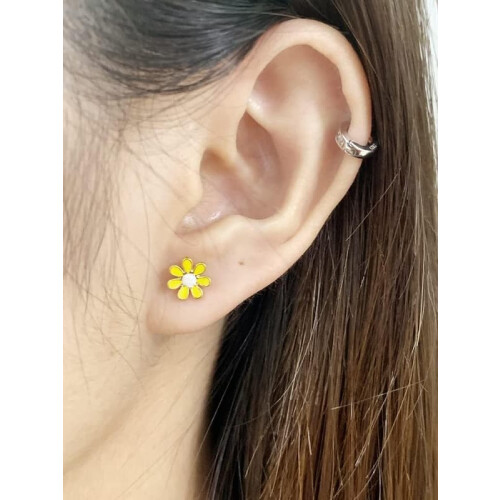 Daisy Flower Stud Earrings 18G Gold-Plated Stainless Steel 1
