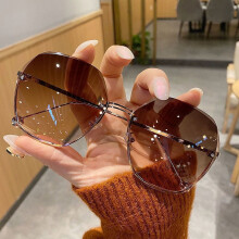 Lunettes de soleil polygonales en métal, style rétro classique pour femmes
