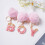 Roze pompon sleutelhanger met hars letter A 4
