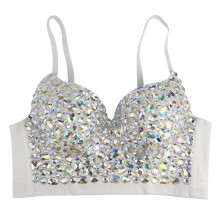 Top corto tipo bustier con pedrería y tirantes finos para mujer.