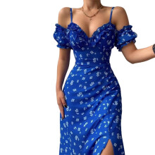 Lässiges Sommerkleid mit schulterfreiem V-Ausschnitt und Spaghettiträgern