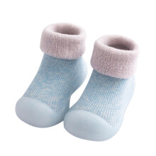 Pantuflas de punto para niños con suela blanda de goma, color azul claro.