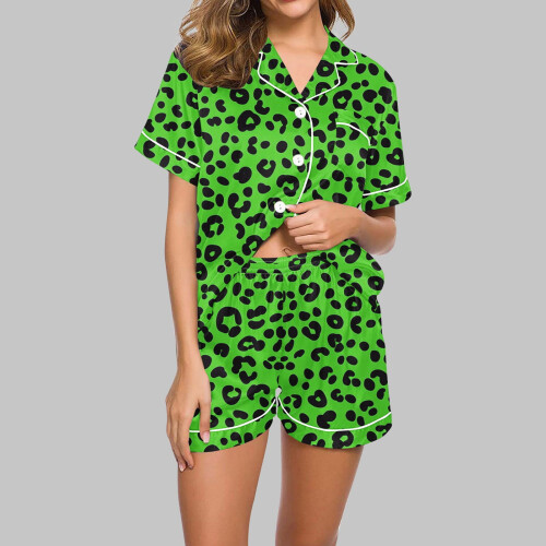 Dame pyjamassæt med leopardprint og V-hals, korte ærmer 1