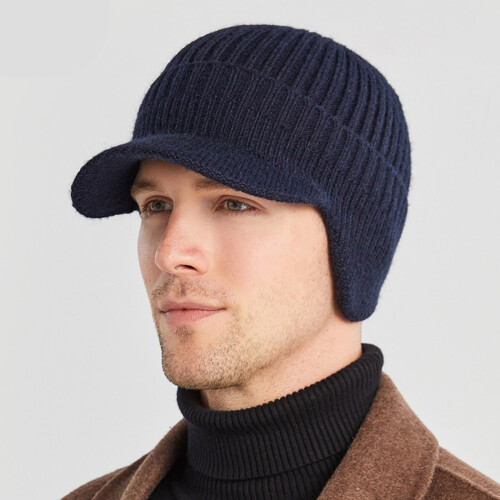 Gorro de inverno com aba e protetores de orelha, forrado com lã.