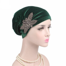 Bonnet turban en velours avec fleur perlée (1 pièce)