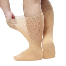 Chaussettes de contention extra larges pour pieds gonflés, adaptées aux hôpitaux.
