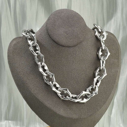Collier ovale à pointes en acier inoxydable, 47 cm (18,5 pouces)