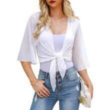 Bolero feminino transparente com mangas boca de sino e amarração frontal.