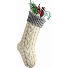 Calcetín navideño de punto color marfil con ribete gris plateado18