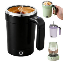 Koffiemok met magnetische roerstaaf, deksel en handvat.
