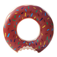 Flotador inflable con forma de donut para piscina, uso en verano.