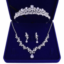 Conjunto de joyas nupciales de cristal: collar, pendientes, tiara con