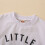 Conjunto de roupa de outono para bebê com moletom e calça estampados com letras. 4