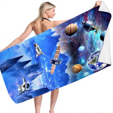 Sneldrogende strandhanddoek, zacht en lichtgewicht, met blauwe astronautenprint.