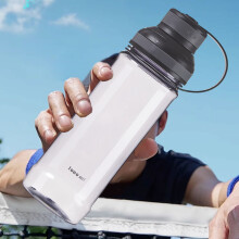 Garrafa de água de viagem AuroraX, 946 ml (32 oz), em plástico transparente com alça.