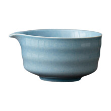Bol à matcha en céramique bleu clair traditionnel japonais