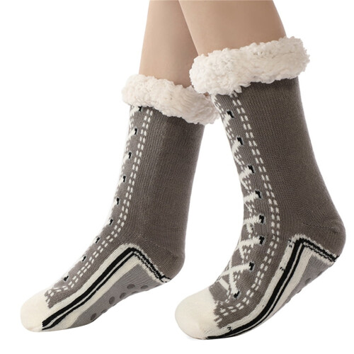 Meias pantufa femininas forradas com lã e com antiderrapante.