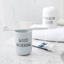 Gobelet à brosse à dents en céramique avec l'inscription « Bonjour » et