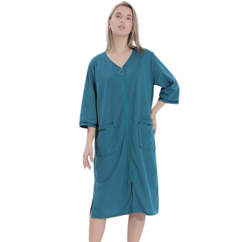 Robe masculina plus size com zíper frontal, decote em V e bolsos. 2