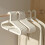 Cabides de plástico antiderrapantes para roupas pesadas (pacote com 10) 4