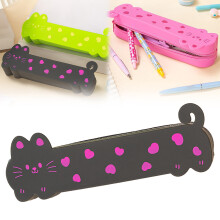 Estojo grande preto impermeável com estampa de gatinho de desenho animado.