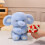 Elefante de pelúcia kawaii com rosa (1 peça) 1
