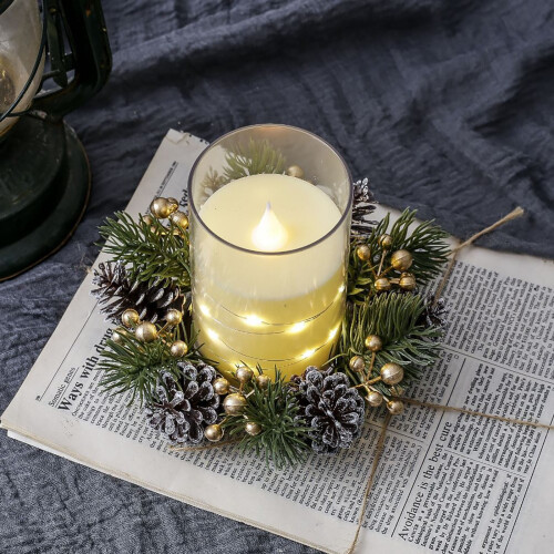 Juleduftlys med konglekransdekorasjon