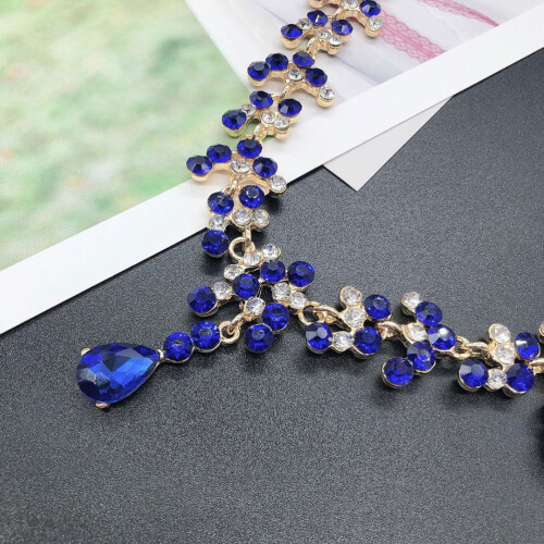 Set di collana e orecchini da donna con strass1 set 2