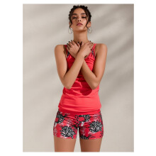 Biquíni tankini com controle de barriga e shorts estilo boxer.