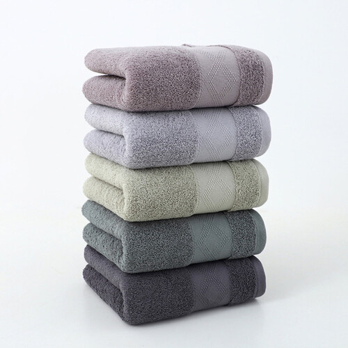 Ensemble de 5 serviettes de bain en coton épais, doux et absorbants.