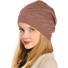 Gorro de crochê feminino em tela, modelo folgado e leve.