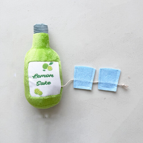 Brinquedo de pelúcia perfumado para cães com apito e aroma de comida.