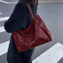 Sac cabas en cuir pour femme, idéal pour le travail et les voyages.