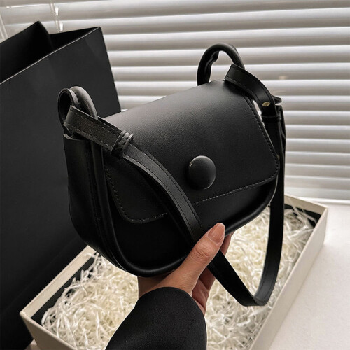Bolsa de ombro feminina casual, leve e impermeável.