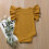 Babybody i bomull med volang 3