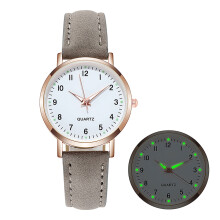 Relógio de pulso feminino de quartzo luminoso com detalhes em diamante.