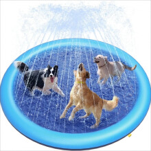 Tapete antiderrapante para cães grandes brincarem na água ao ar livre.