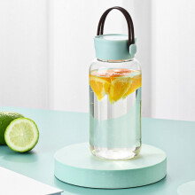 Moderne transparante plastic waterfles met rietje, 500 ml