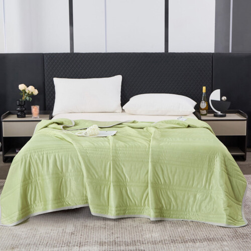 Green Crib Quilt Cooling Breathable Stain-Resistant 2