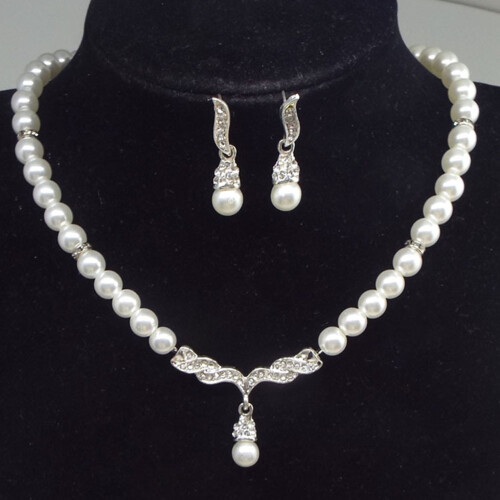 Set di gioielli da donna con ali d'angelo e collana di perle finte 2