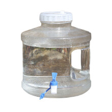 Transparante watercontainer van 2 gallon (ca. 7,5 liter) met kraan en handvat.
