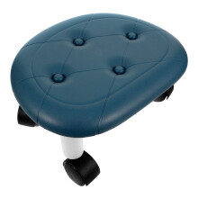 Tabouret pivotant à roulettes, petit, en plastique léger.