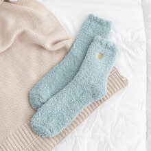 Calcetines de mujer de forro polar coral con corazones, cálidos, hasta media pantorrilla, azul claro.