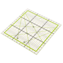 Průhledné plastové pravítko na prošívání 15x15 cm
