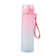 Copo esportivo de plástico rosa degradê, grande capacidade.