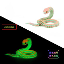 Ornamento de cobra impresso em 3D, realista, luminoso e com articulações móveis.