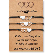 Conjunto de pulseiras combinando em formato de coração para mãe e filha