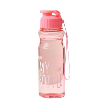 Garrafa de água rosa sem BPA, 500 ml (17 oz), com alça de transporte.
