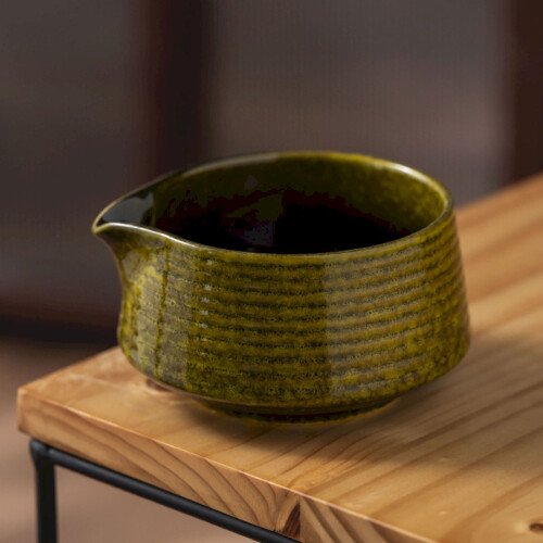 Bol à matcha en résine avec bec verseur, finition antique, 12,7 x 7,6 cm