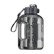 Grijze, herbruikbare waterfles van 2 gallon (ca. 1,9 liter), BPA-vrij.